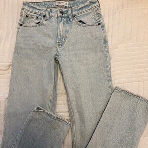 Abercrombie & Fitch “The straight” Jean, mid rise
